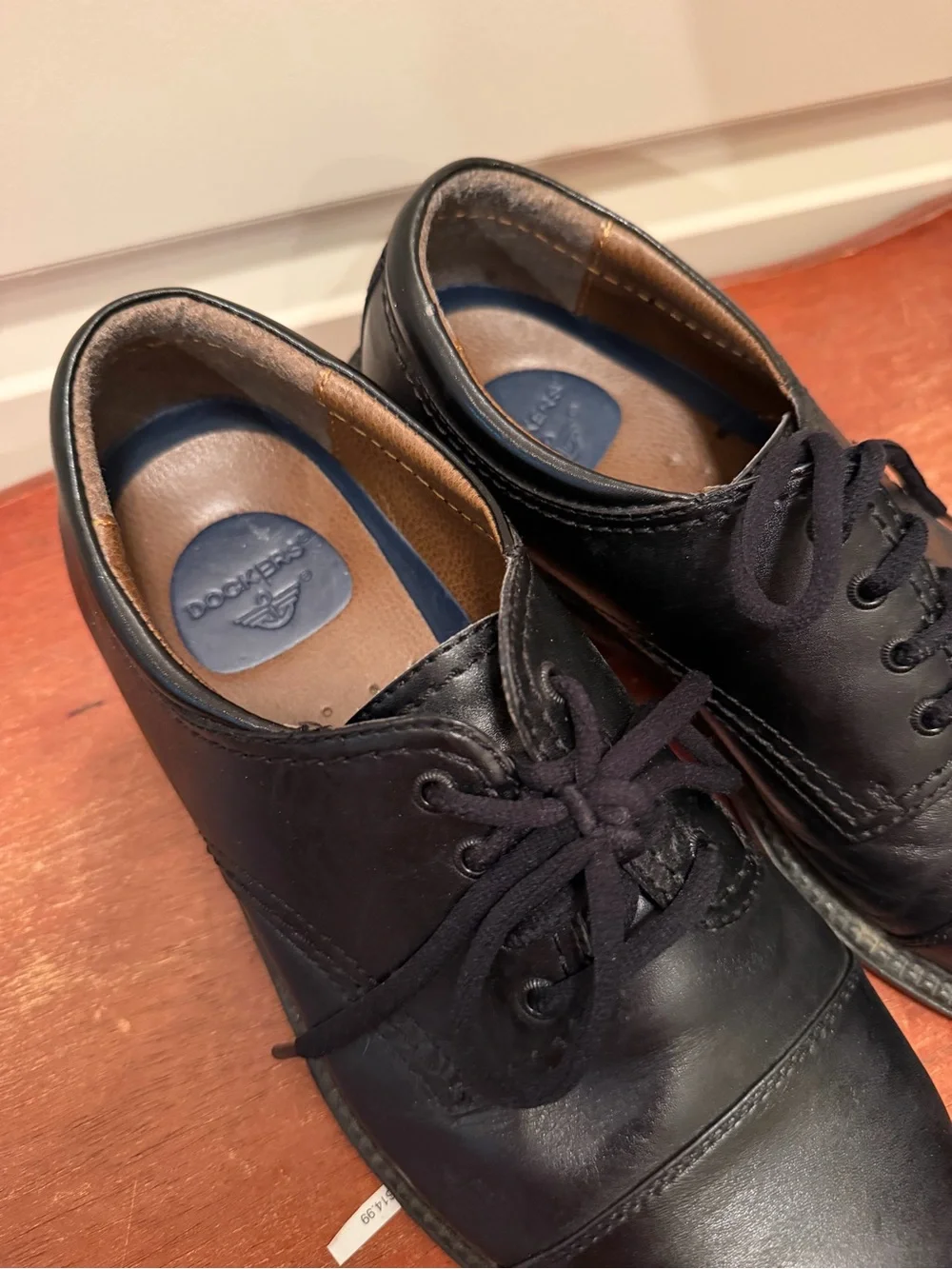 Dockers sleek black